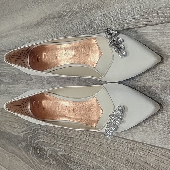 Ted Baker Size 39.5 (9) Ivory Sparkal Crystal Embellished Satin Pump - Picture 6 of 10